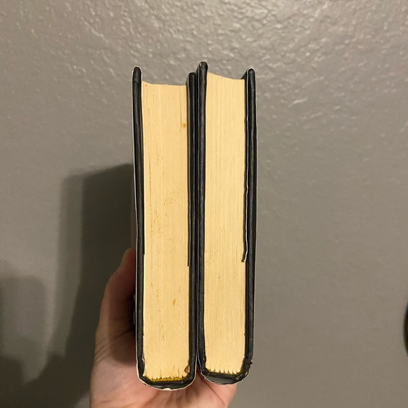 Need & captivate carrie jones hardcovers - Picture 4 of 7